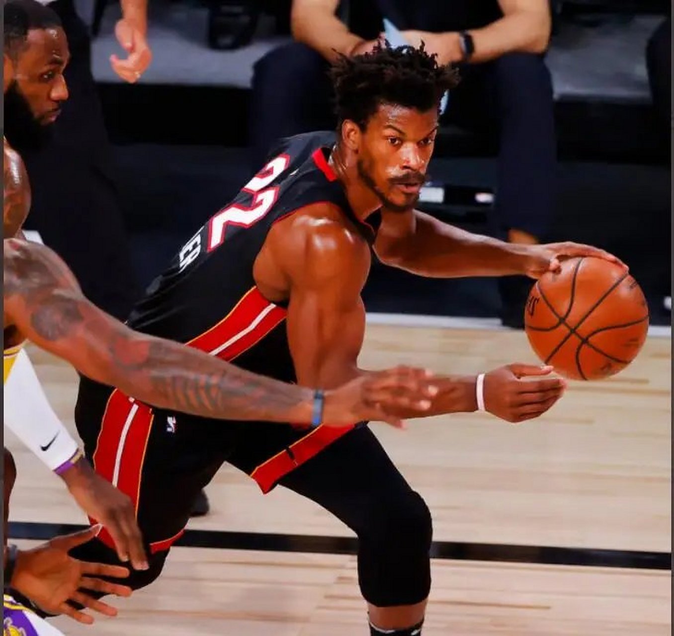 NBA总决赛：湖人队击败热火队夺冠